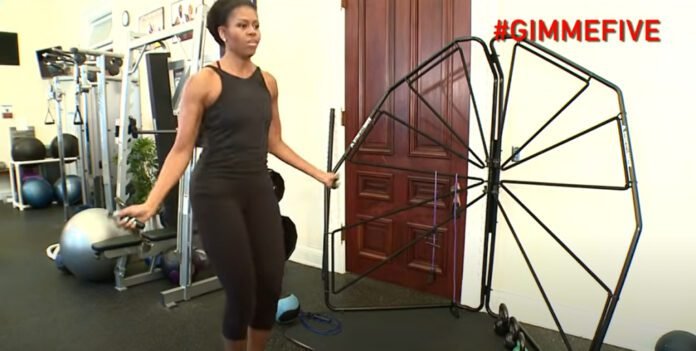 Em vídeo, Michelle Obama mostra rotina de exercícios