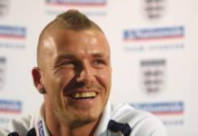 Sobrancelha raspada dos anos 90 é a nova tendência nas redes sociais David Beckham (Foto: Craig Prentis/ALLSPORT)