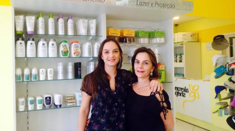 Sarah Lazaretti (direita), fundadora da Alergoshop, e a filha Marina (esquerda) (Foto: Divulgação)