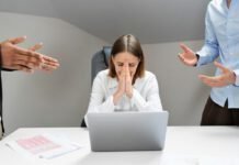 Trabalho: As principais características dos chefes tóxicos Como sobreviver a ambientes de trabalho tóxicos: guia prático é lançado (Foto: Freepik)