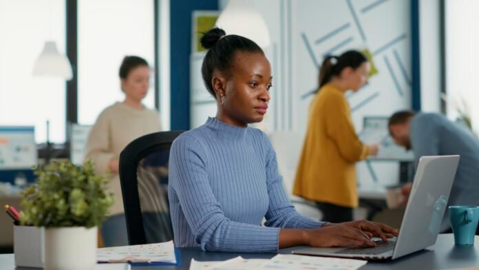 Empregabilidade em alta: confira dicas de capacitação e networking (Foto: DC Studio/Freepik)