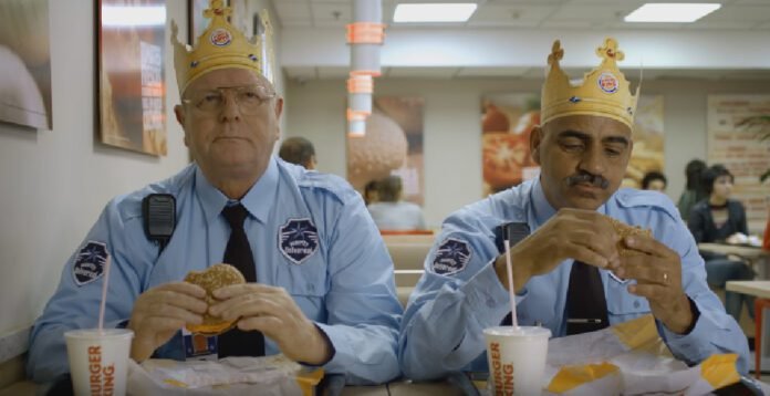 Burger King convoca seguranças reais para promover Cheddar Duplo em nova campanha (Foto: Divulgação) Burger King convoca seguranças reais para promover Cheddar Duplo em nova campanha (Foto: Divulgação)