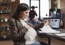 Gestante pode denunciar exposição a ambiente de trabalho insalubre Gestante no trabalho