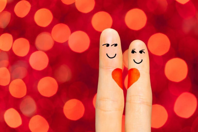 Casais buscam blindagem patrimonial, mas contrato de namoro é inválido (Foto: fabrikasimf/Freepik)