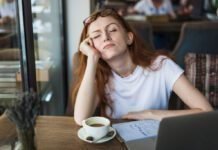 4 dicas para não ficar com sono após o almoço Dicas para não ficar com sono após o almoço (Foto: Freepik)