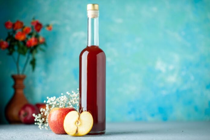 Conheça os benefícios do vinagra de maçã (Foto: mdjaff/Freepik)