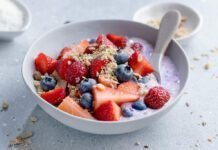 5 benefícios das frutas vermelhas Conheça os benefícios das frutas vermelhas (Foto: valeria_aksakova/Freepik)