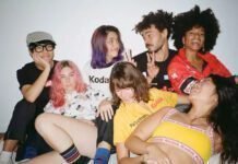 Forever 21 lança collab de outono com a Kodak inspirada nos anos 90 Nova coleção celebra a marca com logos e designs de peças que resgatam parte da história da fotografia analógica (Foto: Divulgação)