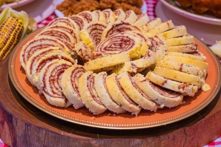 Receita de Bolo de Rolo com recheio de goiabada