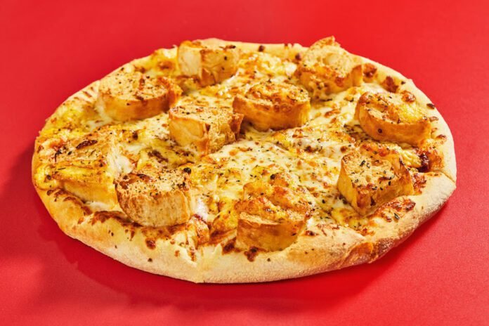 Domino's anuncia a volta da pizza de pão de alho no cardápio