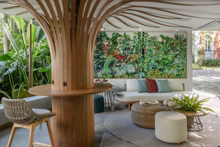 Biofilia no Ambiente de Ana Cano e Vivian Reimers dá as Boas-Vindas na CASACOR Rio (Foto: André Nazareth)