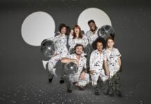 TJama celebra os 100 anos da Disney com coleção de pijamas estampada pelo Mickey Mouse Celebrando os 100 anos da Disney, TJama estampa Mickey Mouse em sua nova coleção com lançamento especial na CCXP 2023 (Foto: Divulgação)