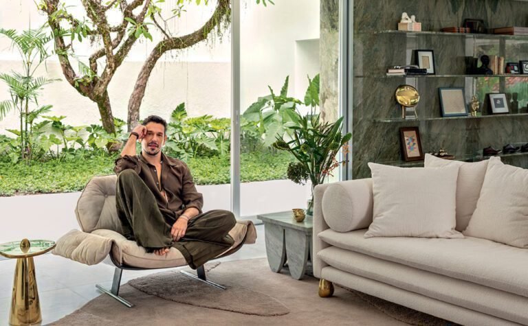 Tons claros, materiais orgânicos e transparência: Casa Vogue mostra o lar do ator João Vicente de Castro (Foto: Fran Parente)