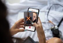 Aplicativos de namoro enfrentam rejeição entre gerações no Brasil Aplicativos de namoro enfrentam rejeição entre gerações no Brasil, diz estudo (Foto: Freepik)