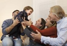 Dia dos Pais: como apoiar crianças sem figura paterna presente Dia dos Pais: celebração acolhe diferentes formatos de família (Foto: Freepik)