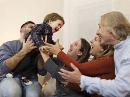 Dia dos Pais: como apoiar crianças sem figura paterna presente Dia dos Pais: celebração acolhe diferentes formatos de família (Foto: Freepik)