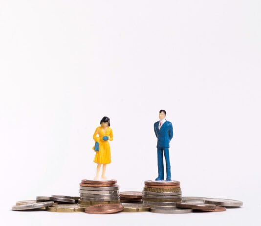 Mulheres MEI têm mais estudo, mas ainda faturam menos no Brasil Mulheres MEI investem mais em estudo, mas têm menos acesso a crédito (Foto: Freepik)