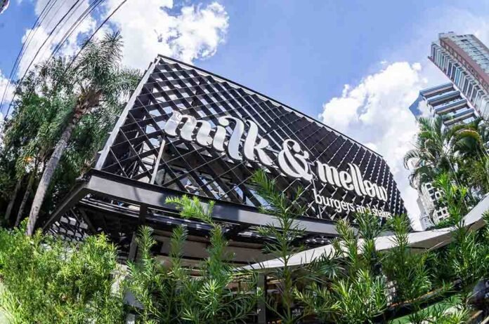 Estética Y2K inspira cardápio da Milk & Mellow em São Paulo (Foto: Divulgação)