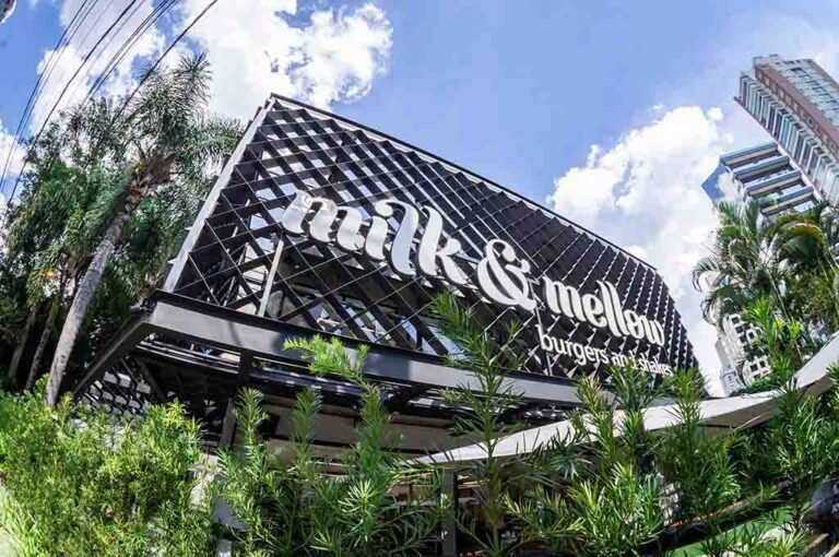 Estética Y2K inspira cardápio da Milk & Mellow em São Paulo (Foto: Divulgação)