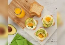 Passo a passo da receita de Torrada com Abacate e Ovo Pochê Café da manhã nutritivo com torrada, abacate e ovo (Foto: Divulgação/Piraquê)