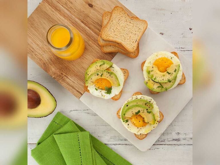 Café da manhã nutritivo com torrada, abacate e ovo (Foto: Divulgação/Piraquê)