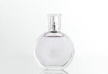 Beauty Fair lança perfume oficial ‘Aura Brasileira’ com a Vollmens Beauty Fair lança fragrância em parceria com a Vollmens no evento (Foto: Freepik)