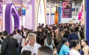 Beauty Fair reúne congressos e debates no segundo dia de evento Corredores do segundo dia da 20ª edição da Beauty Fair 2025 (Foto: @comodo)