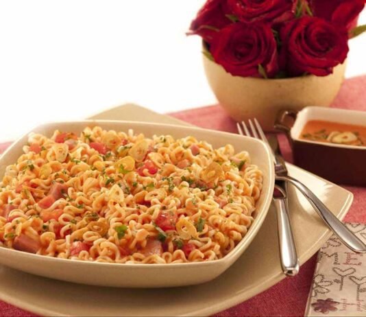 Nissin sugere lámen com lombo defumado para as ceias de dezembro Nissin aposta em lámen com lombo defumado para refeições de dezembro (Foto: Divulgação/NISSIN)