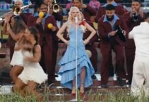 Lady Gaga veste Luar em show do intervalo do Super Bowl 2026 Lady Gaga usa look que homenageia Porto Rico no Super Bowl 2026 (Foto: Reprodução/YouTube)