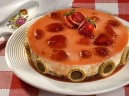Bolo gelado com biscoito e mousse de ricota para o fim de semana (Foto: Divulgação)