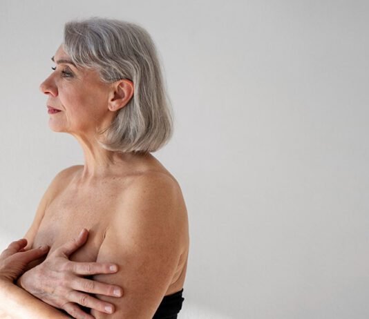 Menopausa afeta corpo e saúde mental das mulheres Menopausa provoca mudanças no corpo e na saúde mental, com sintomas que exigem acompanhamento médico e cuidados contínuos (Foto: Freepik)