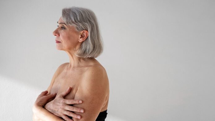 Menopausa provoca mudanças no corpo e na saúde mental, com sintomas que exigem acompanhamento médico e cuidados contínuos (Foto: Freepik)