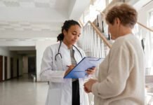 Acidente de trabalho: documentos influenciam análise do INSS Perícia do INSS analisa casos de acidente de trabalho e doença ocupacional (Foto: Magnific/pikisuperstar)