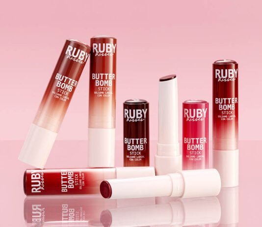 Ruby Kisses lança Butter Bomb Stick, gloss 3 em 1 para os lábios e cor Butter Bomb Stick é o gloss em bastão 3 em 1 da Ruby Kisses (Foto: Divulgação)