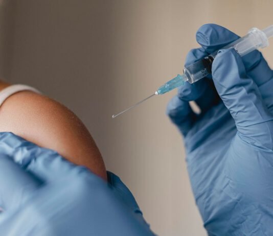 Vacina contra chikungunya entra em análise da Anvisa no Brasil Eurofarma submeteu à Anvisa o pedido de registro da vacina CHIKV VLP (Foto: Magnific)