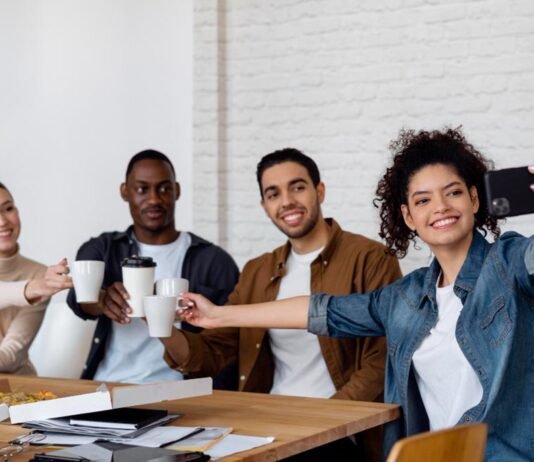 Geração Z prioriza qualidade de vida nas decisões sobre carreira Equilíbrio entre vida pessoal e profissional é citado por 72% na decisão de trocar de emprego (Foto: Magnifc)