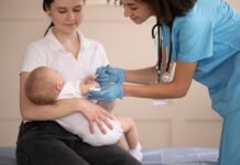 Anvisa amplia vacina contra meningite para bebês a partir de 6 semanas Anvisa ampliou a indicação da vacina MenQuadfi para crianças a partir de 6 semanas (Foto: Magnific)