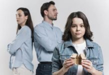 Guarda compartilhada: quem fica com os filhos no Dia das Crianças? Guarda compartilhada não determina divisão automática do Dia das Crianças entre os pais (Foto: Magnific)